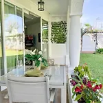 Andrea Con Piscina Апартаменты